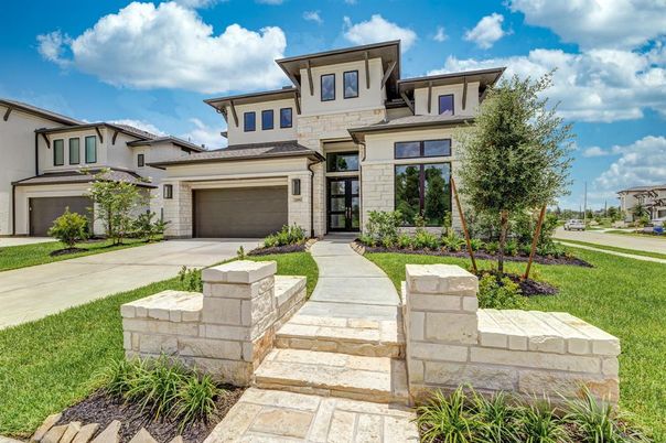 Attached, Exterior, Facade, Mediterranean