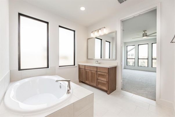 Bathroom, Dual Sink Vanities, Interior, Recessed Lighting