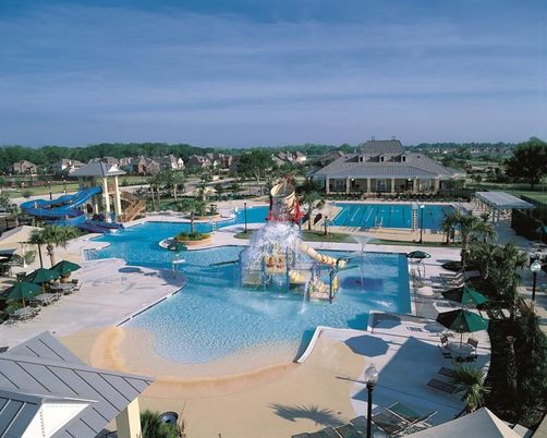 Exterior, Playground, Pool