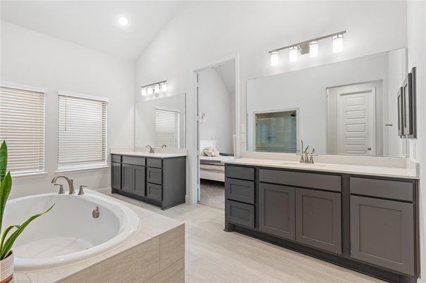 Bathroom, Dual Sink Vanities, Interior, Recessed Lighting