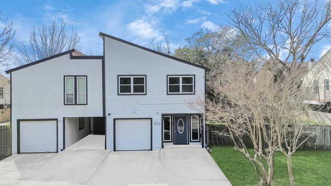 Attached, Exterior, Facade, Rowhouse