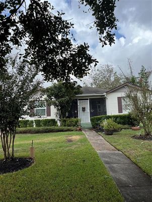 Backyard, Exterior, Facade, Ranch
