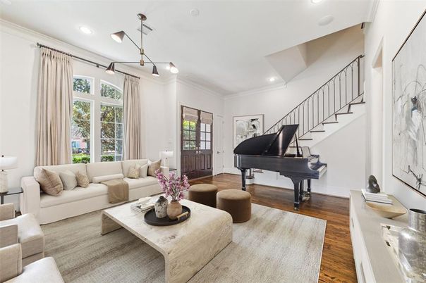 Interior, Living room, Pendant Lights, Piano, Recessed Lighting, Wood Texture Flooring