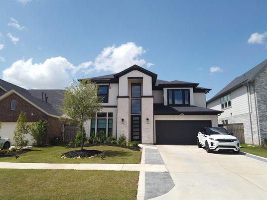 Attached, Exterior, Facade, Modern