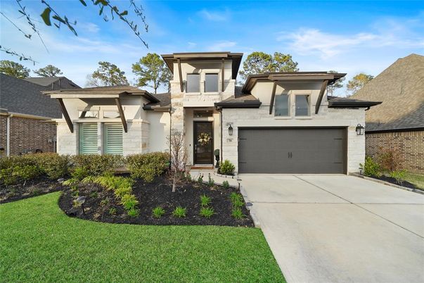 Attached, Exterior, Facade, Brick Facade, Modern
