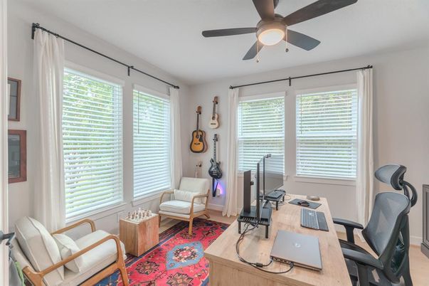 Home Office, Interior