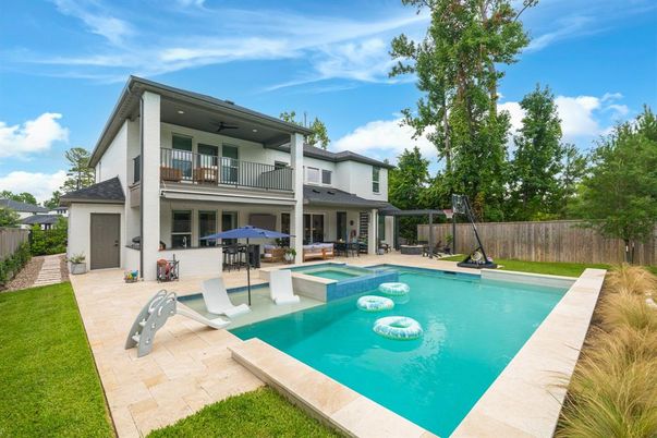 Exterior, Playground, Pool