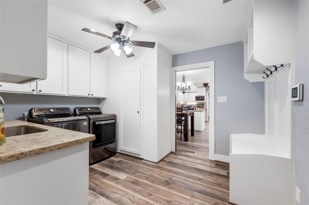 Interior, Kitchen, Washer, Wood Texture Flooring