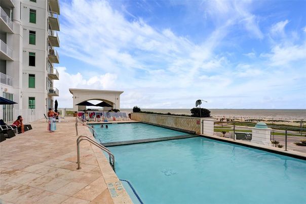 Exterior, Pool, Water