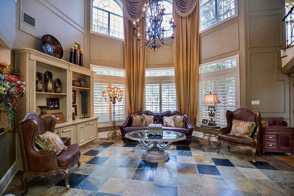 Chandelier, Interior, Living room