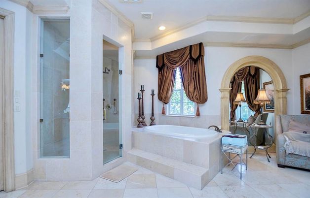 Bathroom, Interior, Recessed Lighting