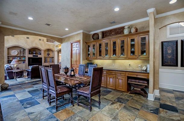 Dining room, Interior, Recessed Lighting