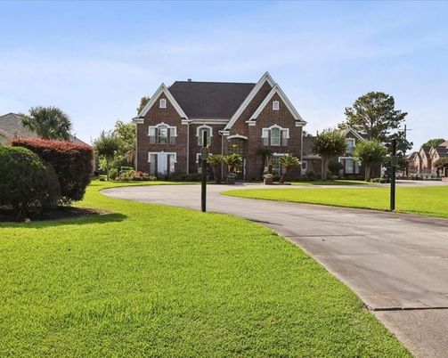 Exterior, Facade, Brick Facade, Brick Traditional