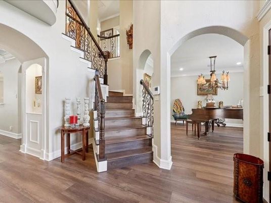 Chandelier, Interior, Piano, Recessed Lighting, Wood Texture Flooring