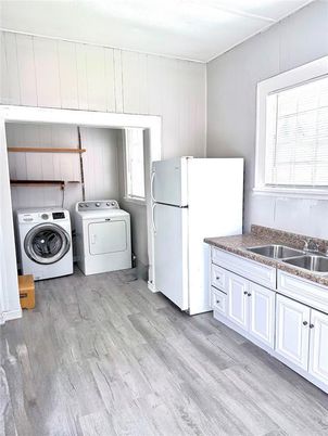Interior, Washer, Wood Texture Flooring