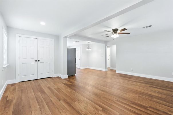 Empty room, Interior, Recessed Lighting, Wood Texture Flooring