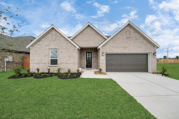 Attached, Exterior, Facade, Brick Traditional