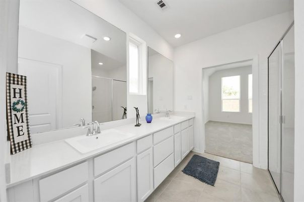 Bathroom, Dual Sink Vanities, Interior, Recessed Lighting