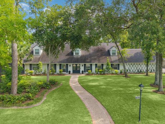 Backyard, Exterior, Facade, Cape Cod