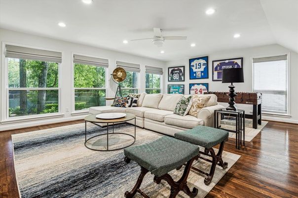 Interior, Living room, Recessed Lighting, Wood Texture Flooring