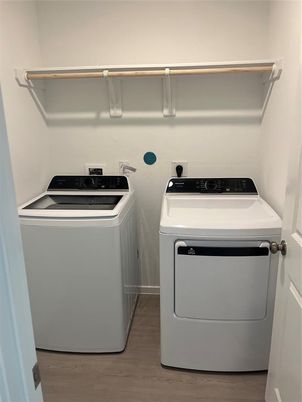 Interior, Washer, Wood Texture Flooring