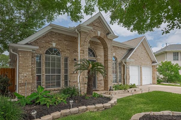 Attached, Exterior, Facade, Brick Facade, Brick Traditional
