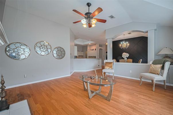 Interior, Pendant Lights, Wood Texture Flooring