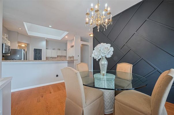 Chandelier, Dining room, Interior, Recessed Lighting, Wood Texture Flooring