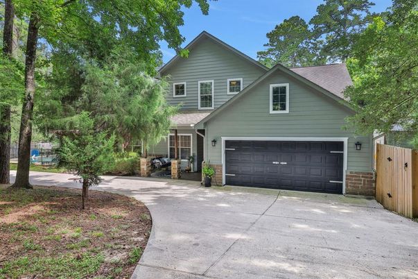 Attached, Exterior, Facade, American Craftsman