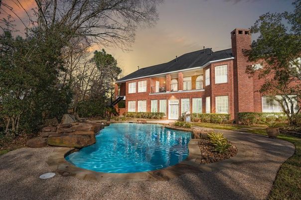Backyard, Exterior, Facade, Brick Facade, Pool, Georgian