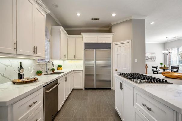 Chandelier, Dining room, Interior, Kitchen, Recessed Lighting, Stainless Steel Appliances
