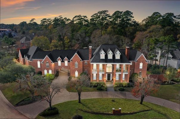 Exterior, Facade, Brick Facade, Brick Traditional