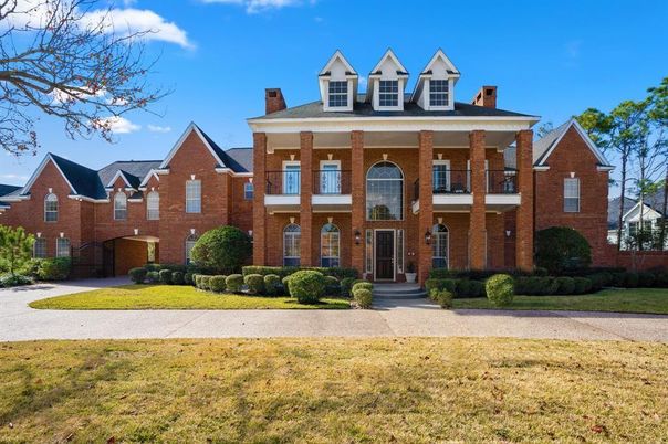 Exterior, Facade, Brick Facade, Georgian