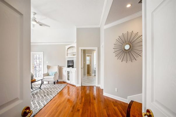 Interior, Recessed Lighting, Wood Texture Flooring
