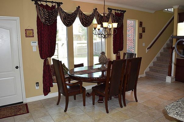 Chandelier, Dining room, Interior, Pendant Lights