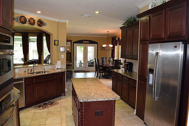 Chandelier, Dining room, Interior, Kitchen, Recessed Lighting, Stainless Steel Appliances