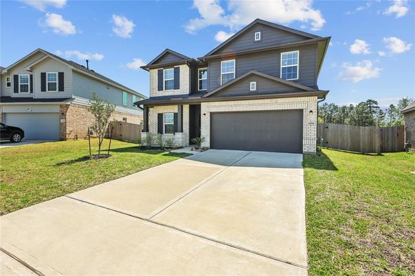 Attached, Exterior, Facade, American Craftsman