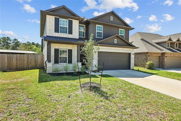 Attached, Exterior, Facade, American Craftsman
