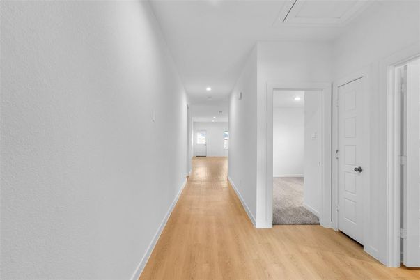 Interior, Recessed Lighting, Wood Texture Flooring