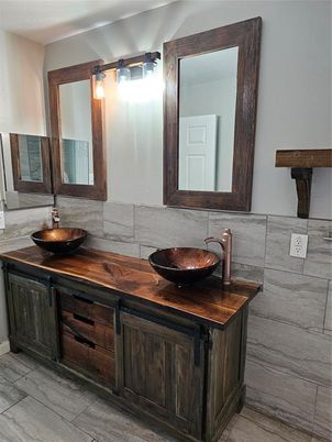 Bathroom, Dual Sink Vanities, Interior