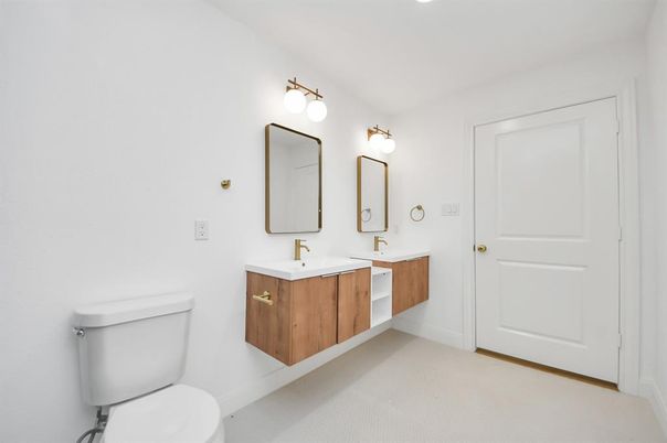 Bathroom, Dual Sink Vanities, Interior