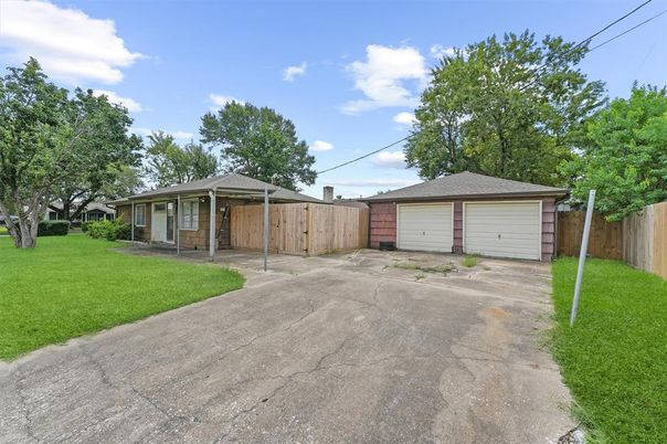 Backyard, Detached Garage, Exterior