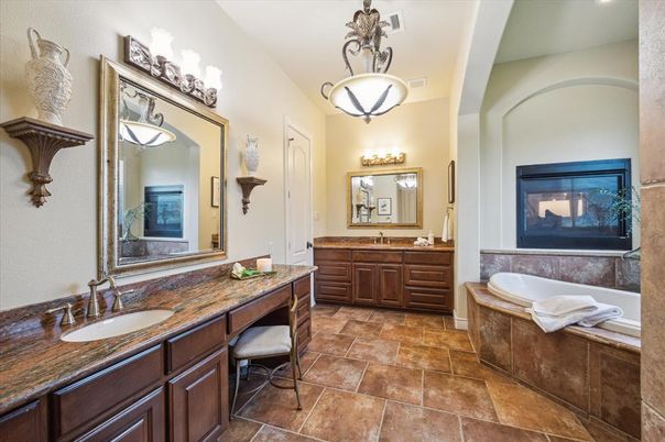 Bathroom, Dual Sink Vanities, Interior