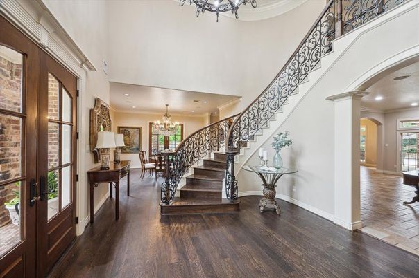 Chandelier, Dining room, Interior, Recessed Lighting, Wood Texture Flooring