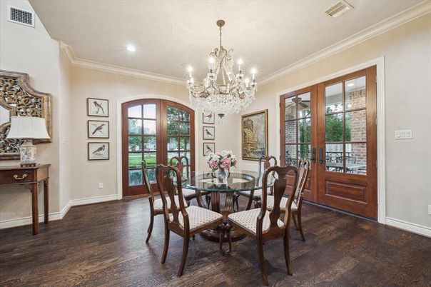 Chandelier, Dining room, Interior, Recessed Lighting, Wood Texture Flooring