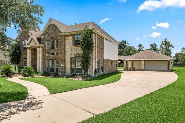 Backyard, Detached Garage, Exterior, Facade, Brick Facade, Brick Traditional