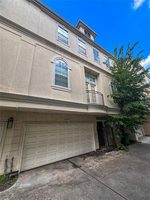 Attached, Exterior, Facade, Rowhouse
