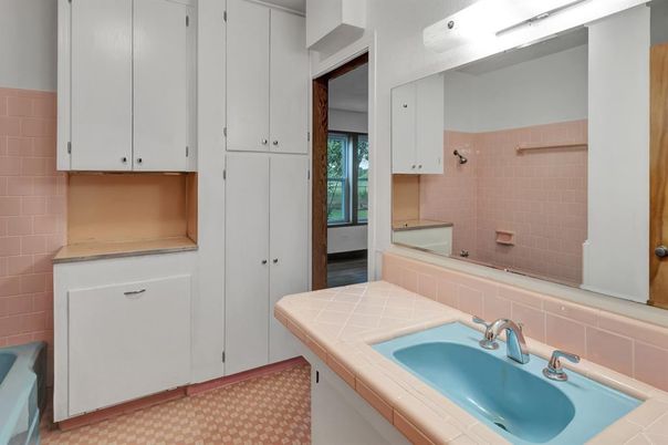 Bathroom, Interior, Tile Countertops