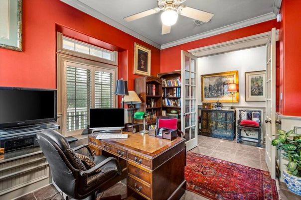 Home Office, Interior