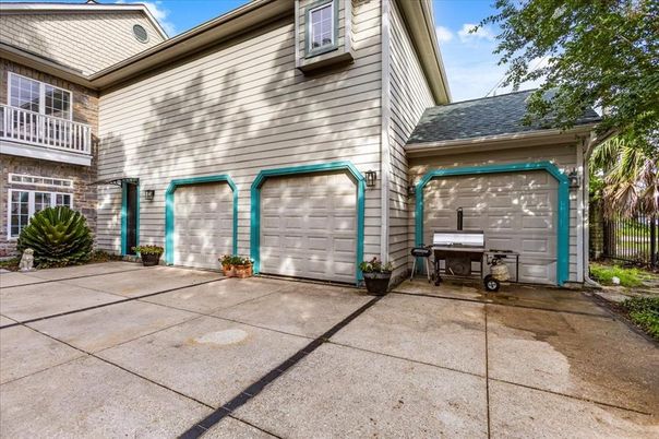 Detached Garage, Exterior